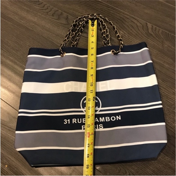 Chanel gift tote - Picture 10 of 10